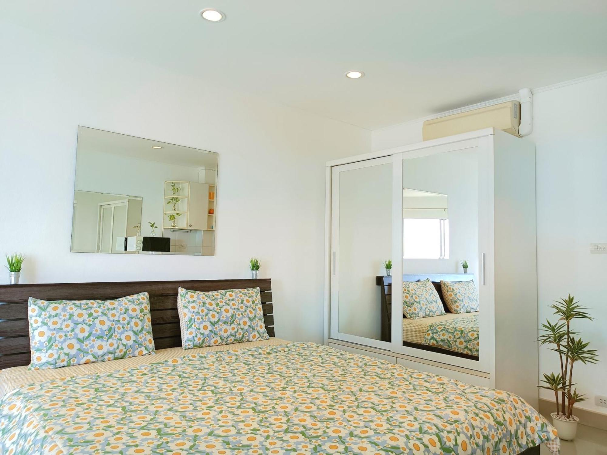 Sea View Beachfront Condos Pattaya Jomtien Beach Esterno foto