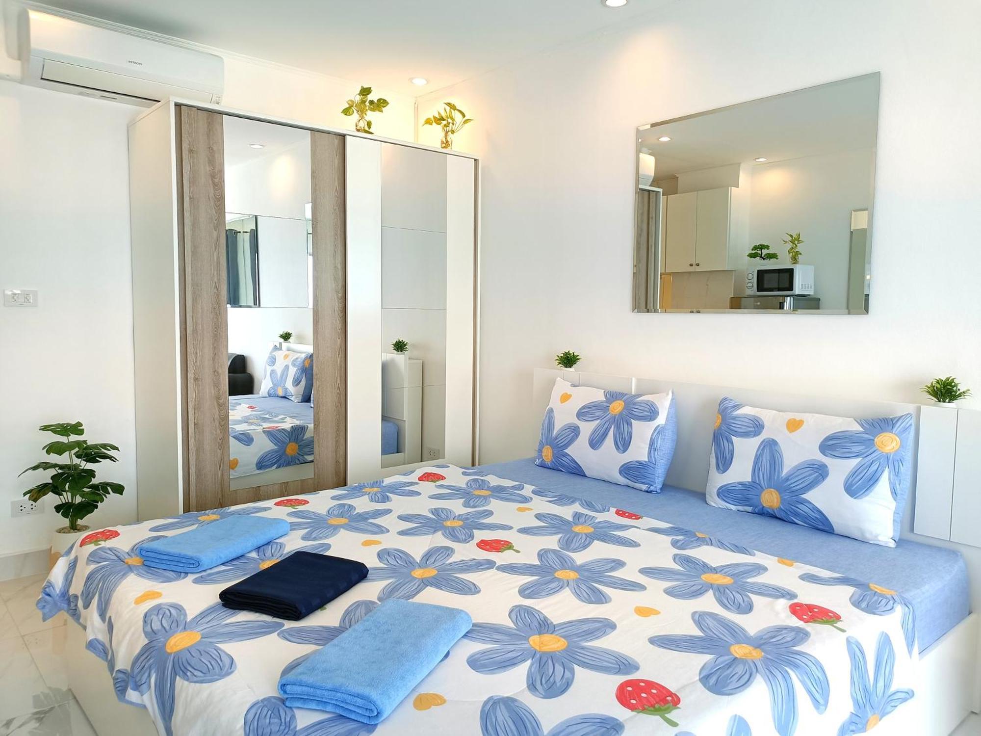 Sea View Beachfront Condos Pattaya Jomtien Beach Esterno foto